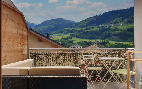 Tga da Plaz: Ciel, Propriété, Mur, Montagne, Maison, Pièce, Architecture, Balcon, Bâtiment, Immobilier