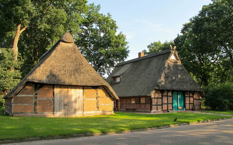 Sandbostel 601: À Déchaumer, Maison, Domicile, Propriété, Chalet, Toit, Bâtiment, Ferme, Zone Rurale, Herbe