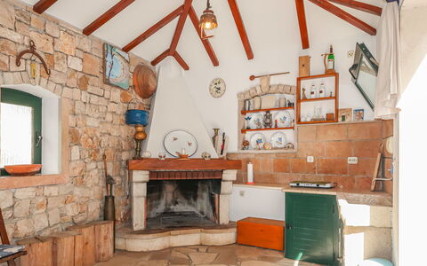 Brač Supetar 620: Propriété, Bois, Design Intérieur, Fenêtre, Sol, Salon, Immobilier, Foyer, Sol, Dur