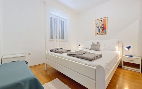 Brač Supetar 620: Lit, Chambre, Meubles, Drap De Lit, Literie, Design Intérieur, Sol, Pièce, Sol, Cadre De Lit