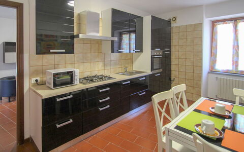 Angela: Pièce, Propriété, Meubles, Cuisine, Cabinetry, Bâtiment, Comptoir, Design Intérieur, Maison, Sol