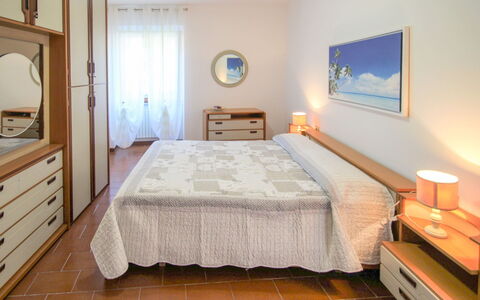Angela: Chambre, Lit, Meubles, Pièce, Drap De Lit, Propriété, Matelas, Cadre De Lit, Literie, Sol