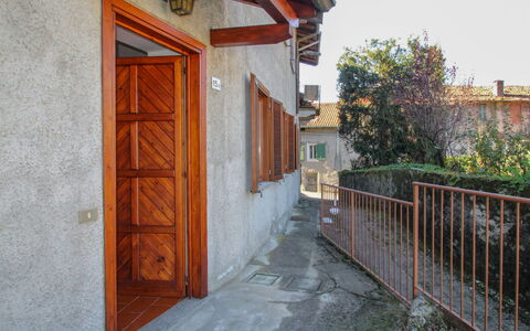 Angela: Propriété, Maison, Bâtiment, Porte, Immobilier, Domicile, Architecture, Pièce, Bois, Arbre
