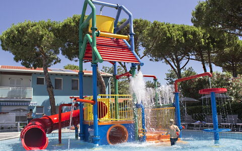 Bungalow Mare: Parc Aquatique, Espace Public, Amusement, L'Eau, Des Loisirs, Toboggan, Loisir, Parc, Chute