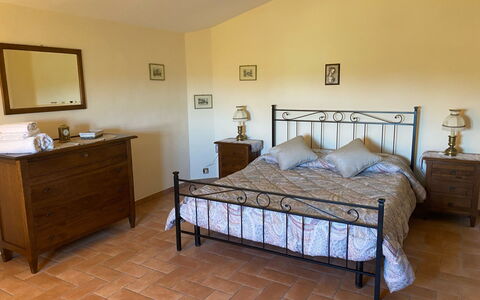 Crespina Lorenzana 100: Meubles, Lit, Sol, Chambre, Design Intérieur, Bois, Sol, Literie, Drap De Lit, Pièce