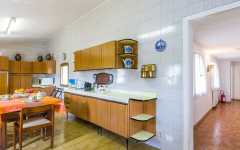 Crespina Lorenzana 100: Meubles, Table, Cabinetry, Cuisine, Éclairage, Bois, Design Intérieur, Sol, Sol, Comptoir