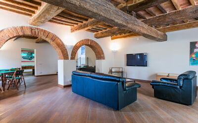Villa la Guardia Vecchia 100.1: Meubles, Propriété, Canapé, Bois, Salle, Design Intérieur, Sol, Salon, Sol, Chaise