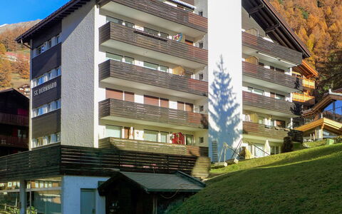 St. Bernhard: Architecture, Bâtiment, Propriété, Maison, Usage Mixte, Appartement, Zone Résidentielle, Immobilier, Façade, Quartier