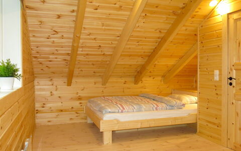 Trollstua: Bâtiment, Meubles, Plante, Bois, Maison, Fenêtre, Éclairage, Ombre, Pot De Fleur, Sol