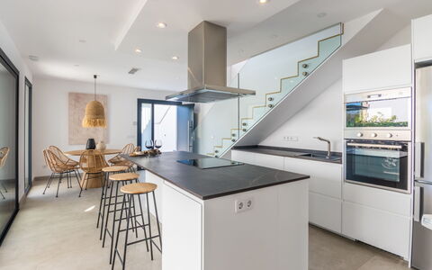 Ca Na Cati: Cabinetry, Meubles, Comptoir, Bâtiment, Appareil De Cuisine, Cuisinière, Cuisine, Table, Électroménager, Bois