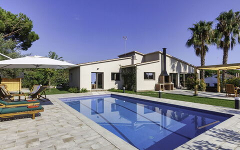 Emporion: Propriété, Piscine, Maison, Bâtiment, Domicile, Immobilier, Architecture, Biens, Zone Résidentielle, Manoir