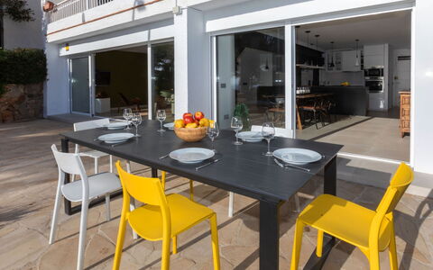 Cosy: Table, Meubles, Plante, Chaise, Design Intérieur, Bâtiment, Bois, Sol, Table Cuisine Et Salle A Manger, Tableau De Plein Air