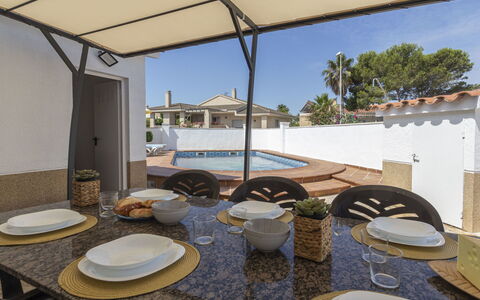 Estrella: Propriété, Pièce, Maison, Immobilier, Domicile, Table, Design Intérieur, Vacances, Bâtiment, Architecture