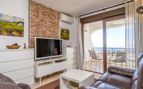 Bellavista i: Salon, Pièce, Meubles, Propriété, Design Intérieur, Bâtiment, Mur, Jaune, Domicile, Immobilier