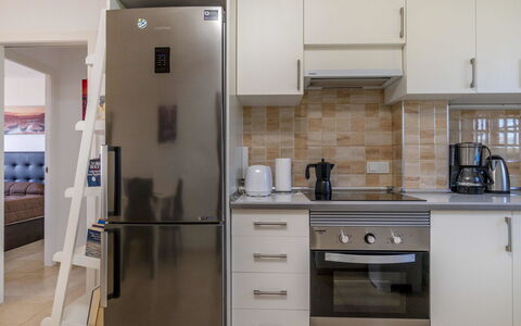 Bellavista i: Pièce, Cabinetry, Meubles, Cuisine, Comptoir, Propriété, Sol, Design Intérieur, Bâtiment, Tuile