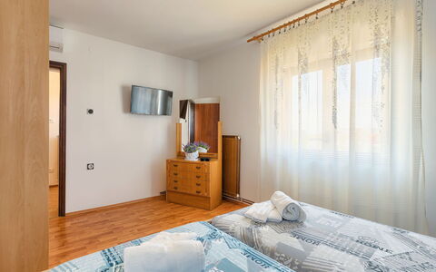 Chiara: Chambre, Meubles, Pièce, Propriété, Lit, Drap De Lit, Design Intérieur, Cadre De Lit, Sol, Matelas