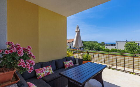 Chiara: Meubles, Sol, Appartement, Balcon, Chaise, Mobilier De Jardin, Eco Hôtel, Condominium, Plante D'Appartement