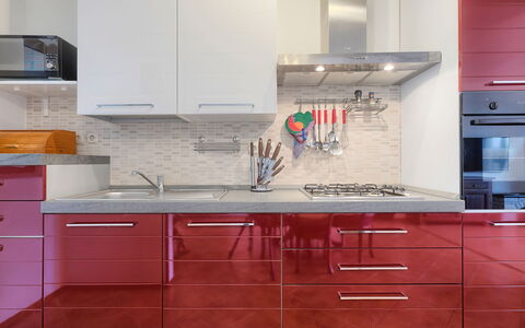 Chiara: Comptoir, Cabinetry, Cuisine, Meubles, Pièce, Propriété, Tuile, Design Intérieur, Placard, Sol