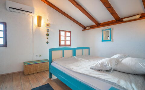 Mickey: Chambre, Pièce, Propriété, Meubles, Lit, Bâtiment, Design Intérieur, Drap De Lit, Maison, Plafond