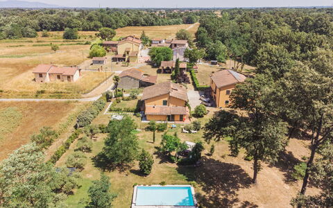 Elena: L'Eau, Ciel, Plante, Bâtiment, Bleu Azur, Paysage Naturel, Arbre, Plan D'Eau, Plage, Terrain
