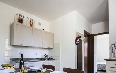 Trilocale Oleandro 1: Cabinetry, Comptoir, Bois, Cadre, Appareil De Cuisine, Cuisine, Électroménager, Sol, Sol, Tache De Bois