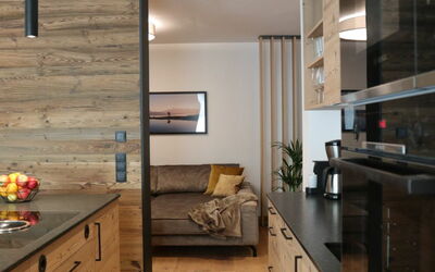Mit 4 Schlafzimmern 110.11: Comptoir, Cabinetry, Propriété, Cuisine, Bois, Cuisinière, Design Intérieur, Tiroir, Tache De Bois, Sol