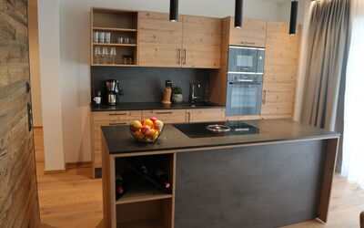 Penthouse mit 4 Schlafzimmern & Sauna 110.8: Bâtiment, Plante, Propriété, Fenêtre, Lot Terre, Design Urbain, Paysage, Quartier, Herbe, Loisir