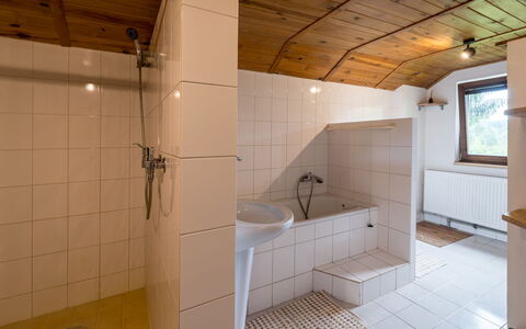 Mrklov: Propriété, Luminaire Plomberie, Baignoire, Salle De Bains, Robinet, Bâtiment, Sol, Sol, Plomberie