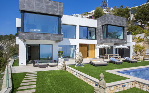 Bali Infinity Plus: Ciel, Plante, Bâtiment, Fenêtre, Arbre, Maison, Architecture, Herbe, Design Urbain, Lot Terre