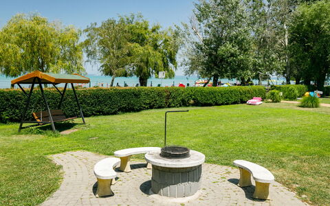 Golden Gate: Plante, Propriété, Ciel, Vert, Mobilier De Jardin, Arbre, Herbe, Lot Terre, Paysage Naturel, Ombre
