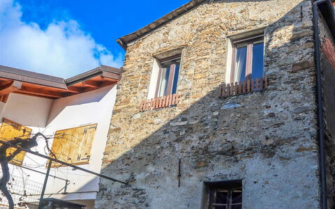 Carametto: Maison, Propriété, Bâtiment, Bleu, Mur, Architecture, Ciel, Ville, Façade, Quartier