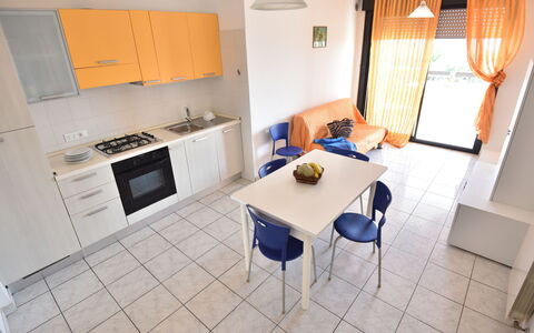 Vistamare: Propriété, Meubles, Table, Cabinetry, Chaise, Appareil De Cuisine, Bâtiment, Cooktop, Bois, Orange