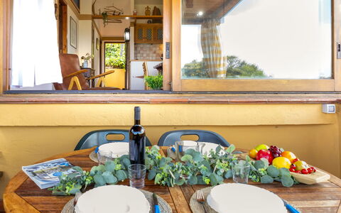 Ginepro: Vaisselle, Table, Propriété, Fenêtre, Plante, Vaisselle, Design Intérieur, Textile, Assiette, Bois