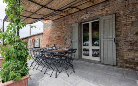 Villa Milluzzi: Meubles, Bâtiment, Table, Plante, Fenêtre, Chaise, Bois, Porte, Architecture, Brique
