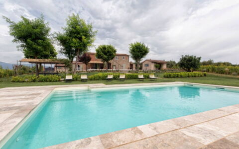 Villa Milluzzi: L'Eau, Nuage, Ciel, Plante, Propriété, Piscine, La Nature, Bleu Azur, Arbre, Bâtiment