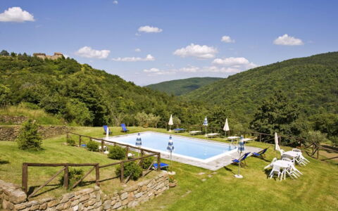 Villa Il Biancospino: Nuage, Ciel, L'Eau, Plante, Montagne, Piscine, Paysage Naturel, Arbre, Montagnes, Loisir