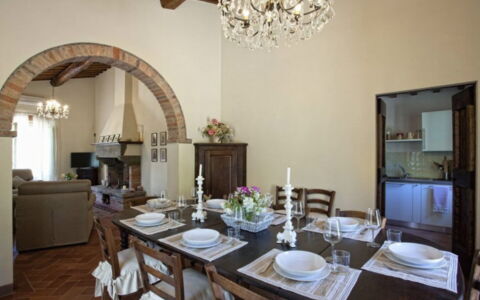 Villa Sole: Table, Meubles, Propriété, Chaise, Miroir, Design Intérieur, Éclairage, Décoration, Bâtiment, Bois