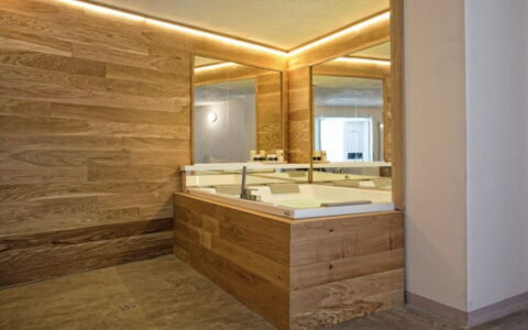 Villa Sole: Miroir, Propriété, Robinet, Meubles, Luminaire Plomberie, Évier, Baignoire, Armoire De Toilette, Salle De Bains, Bois