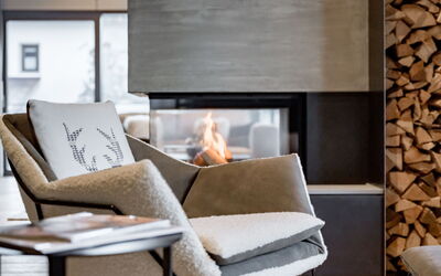 Alpenchalet 800.3: Propriété, Meubles, Confort, Canapé, Bois, Salon, Architecture, Design Intérieur, Sol, Sol