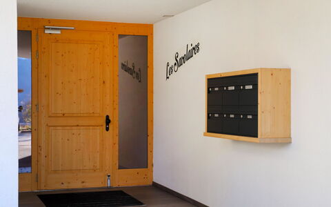 Les Savolaires 4: Bâtiment, Porte, Maison, Cabinetry, Bois, Design Intérieur, Peindre, Art, Mur, Sol