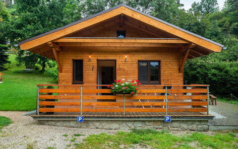 Bečov Nad Teplou 1: Plante, Bâtiment, Fenêtre, Propriété, Porte, Maison, Bois, Arbre, Lot Terre, Chalet