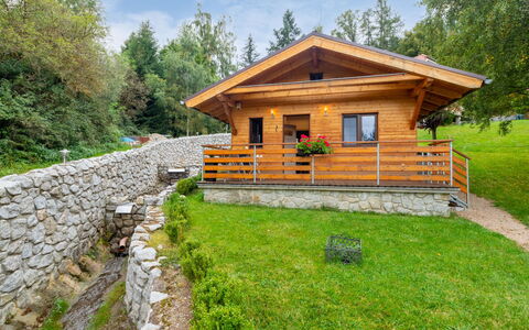 Bečov Nad Teplou 2: Plante, Ciel, Bâtiment, Fenêtre, Nuage, Arbre, Maison, Paysage Naturel, Bois, Lot Terre
