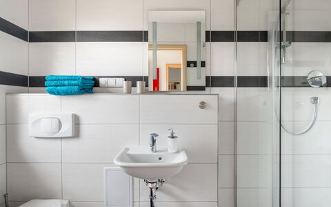 Bečov Nad Teplou 2: Robinet, Miroir, Évier, Lavabo, Luminaire Plomberie, Salle De Bains, Violet, Design Intérieur, Sol, Ligne