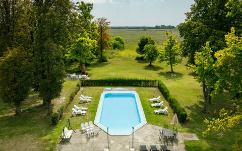 Zichy: Plante, Nuage, Ciel, L'Eau, Piscine, La Nature, Botanique, Arbre, Végétation, Lot Terre