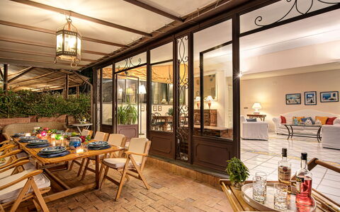 Country Lemonvilla: Plante, Table, Meubles, Propriété, Chaise, Pot De Fleur, Plante D'Appartement, Design Intérieur, Éclairage, Architecture