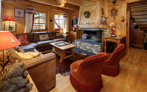 Dörfli: Meubles, Bois, Design Intérieur, Salon, Domicile, Maison, Plafond, Éclairage, Chalet, Table
