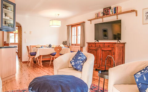 Chesa Arpschellas - Reis: Cadre, Meubles, Propriété, Confort, Bleu Azur, Télévision, Design Intérieur, Bois, Orange, Éclairage
