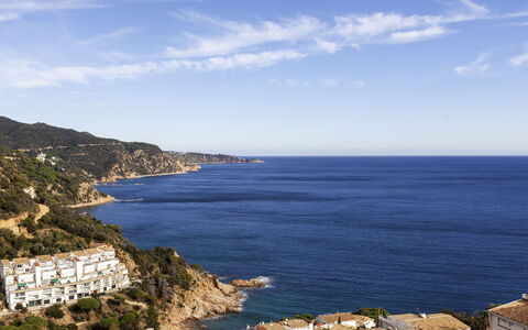 Seaview Salions: Ciel, Nuage, L'Eau, Bleu Azur, Cotiers Et Relief Océaniques, Terrain, Horizon, Paysage Naturel, Lac, Formation