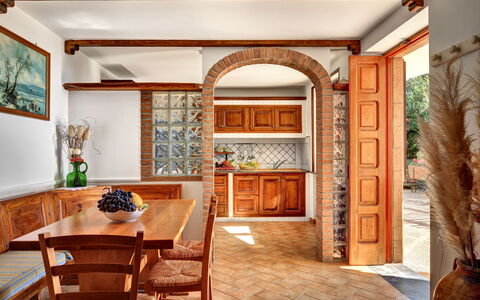 La Villa Dell'olio: Propriété, Bois, Bâtiment, Décoration, Salon, Design Intérieur, Sol, Sol, Salle, Immobilier