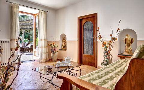 La Villa Dell'olio: Meubles, Propriété, Table, Bâtiment, Cadre, Bois, Textile, Sol, Architecture, Design Intérieur